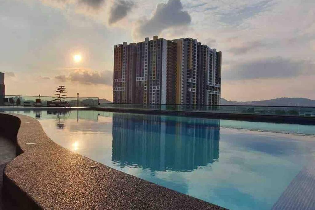 Symphony Tower Studio # 3 Apartment Cheras Bagian luar foto